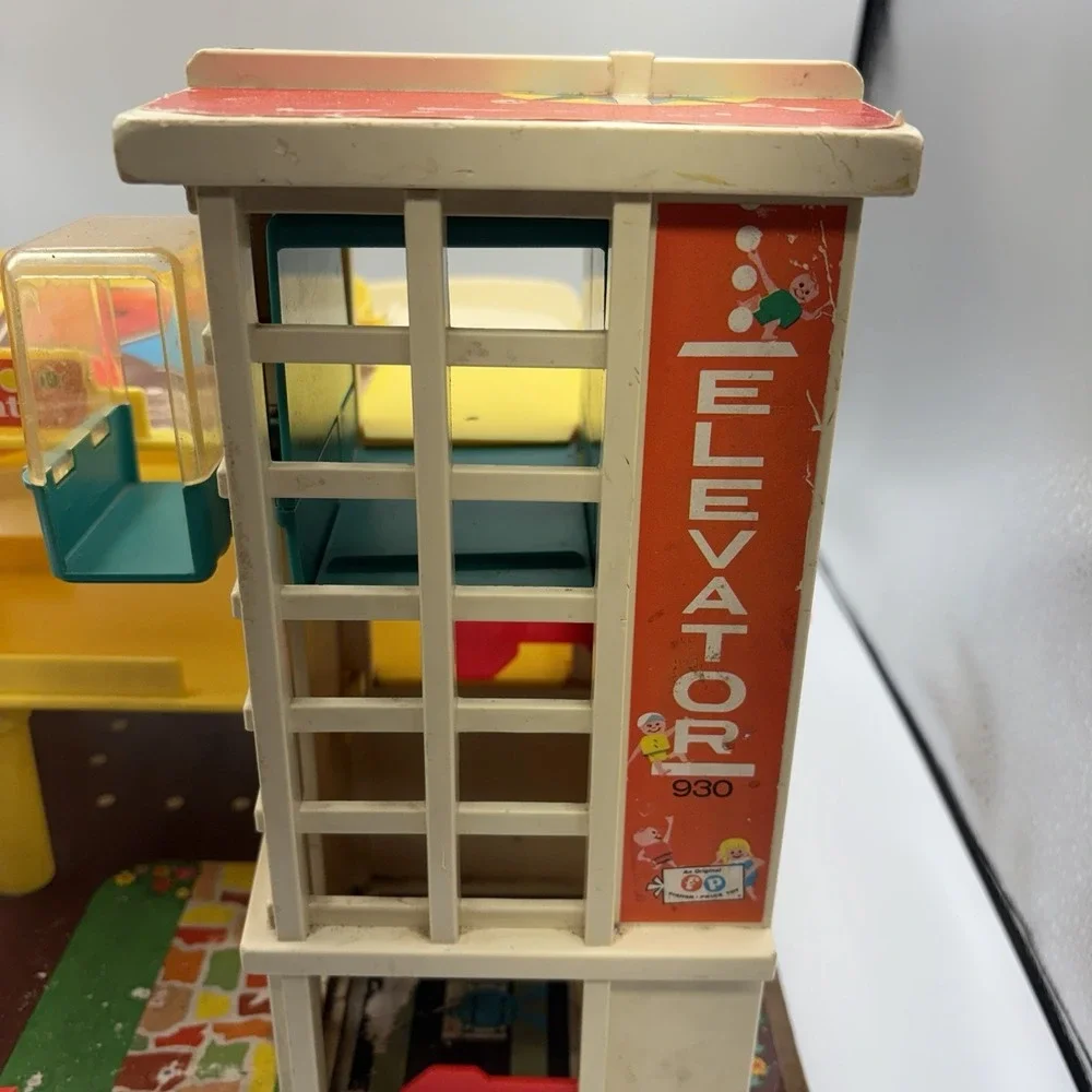 Fisher-Price elevator works